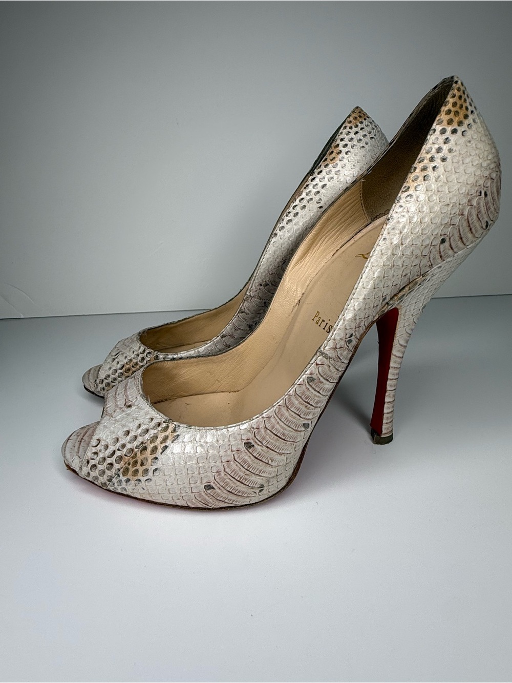 Rare & Unique Christian Louboutin White/Cream Python Peep Toe Pumps 41 Red Sole